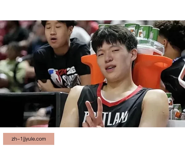 杨瀚森新秀赛三分乐中式英语圈粉